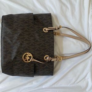 Michael Kors Tote Purse. Comes with dust bag.